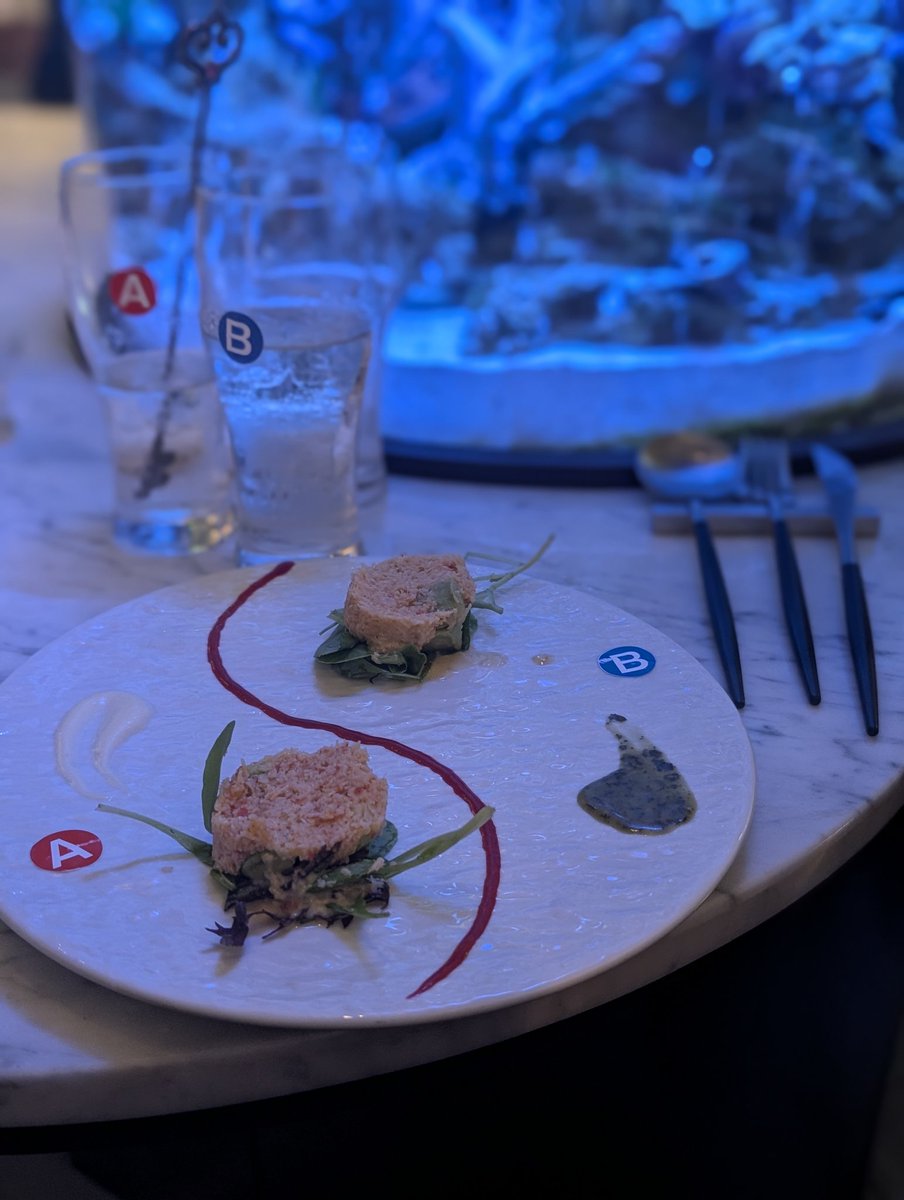 MaskedRider__J's tweet photo. @上野御徒町 アクアリウムレストランNautilus
グルメ格付けコース ¥10,800
似た食材と本物が同じ調理法ででてくるので本物を当て5問以上正解だとデザートがアフタヌーンティーになる
料理は美味しかった🤤🤤
アフヌンの店なのにデザートが業務用、コーヒーが水っぽくてショック🥲
#じぇのグルメ備忘録 https://t.co/NSTJcMJKNY