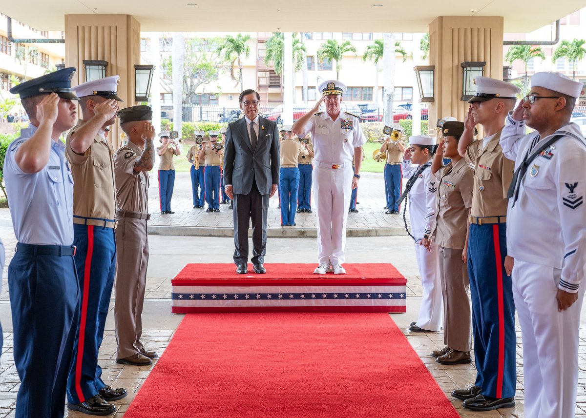 🇺🇸🤝🇹🇭U.S.-Thailand Alliance in Action

Adm. Samuel J. Paparo hosted Thai Deputy Prime Minister/Foreign Minister Sihasak Phuangketkeow @SihasakPh at US PACOM.

Discussions focused on regional security, alliance modernization, and cooperation in the Indo-Pacific.

🔗 Read more: https://t.co/mvahvbDIsI