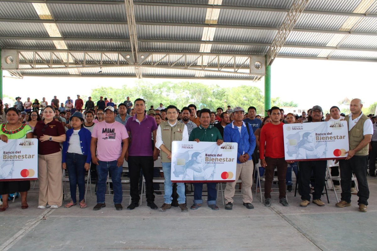 PepeCardozo4T's tweet photo. Como parte del #FAISPIAM, se entregaron 61 tarjetas del @bbienestarmx en Calakmul (53) y Hopelchén (8), Campeche. Una inversión histórica de $29.6 MDP que llegará directo y sin intermediarios para obras de agua, luz, escuelas y vivienda elegidas por la gente. https://t.co/XpWacvTLTr