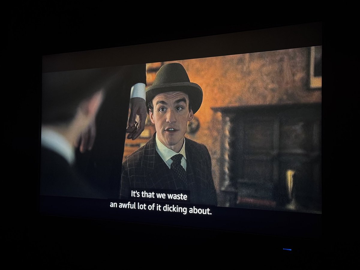 ayseverse's tweet photo. Seneca der ki, hayatın sorunu kısa olması değil, çoğunu boşa harcıyor olmamızdır. 
#YoungSherlock 🎬 https://t.co/VxozcNrsS5