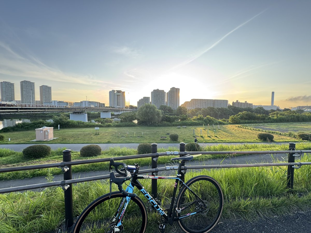 vipperwatata's tweet photo. モクモク木曜日
5:15ガス橋
21℃晴れ☀️
まだ喉が痛い。 https://t.co/7o1mXIAdhl
