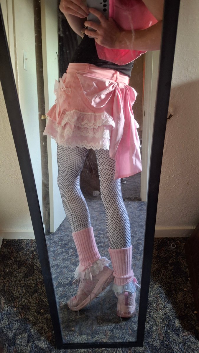 InsanePPLCope's tweet photo. Outfit reveal: https://t.co/1SurgNxscJ