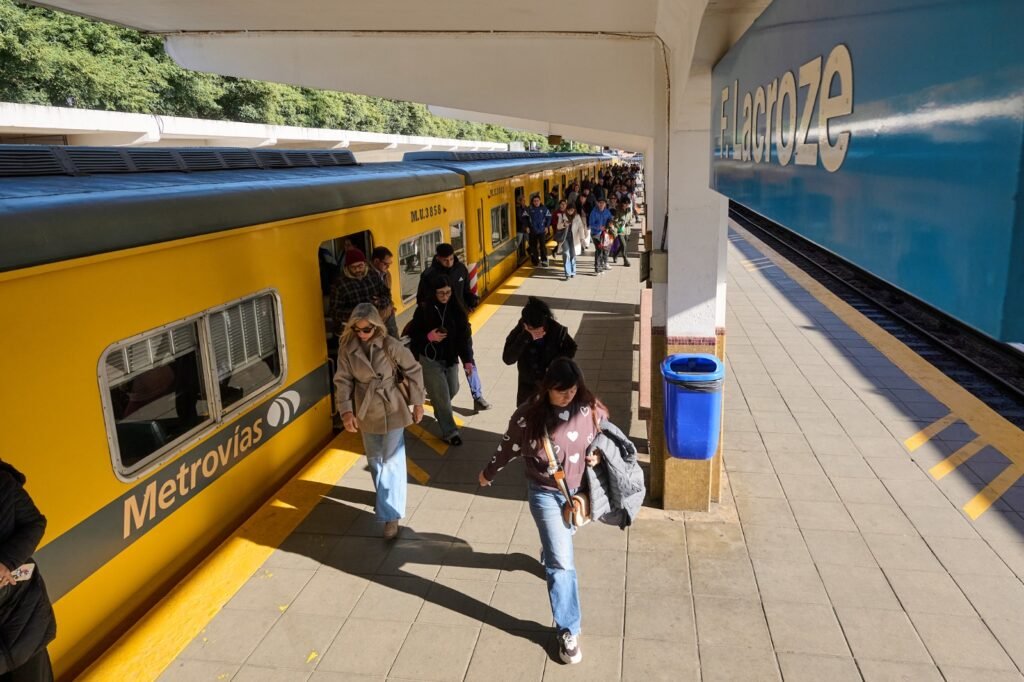 rielesnoticias's tweet photo. El 89% de los usuarios valora positivamente el servicio del Tren Urquiza
https://t.co/p97evGHS2g
@Metrovias @Emova_arg https://t.co/XGMB8CH7TS