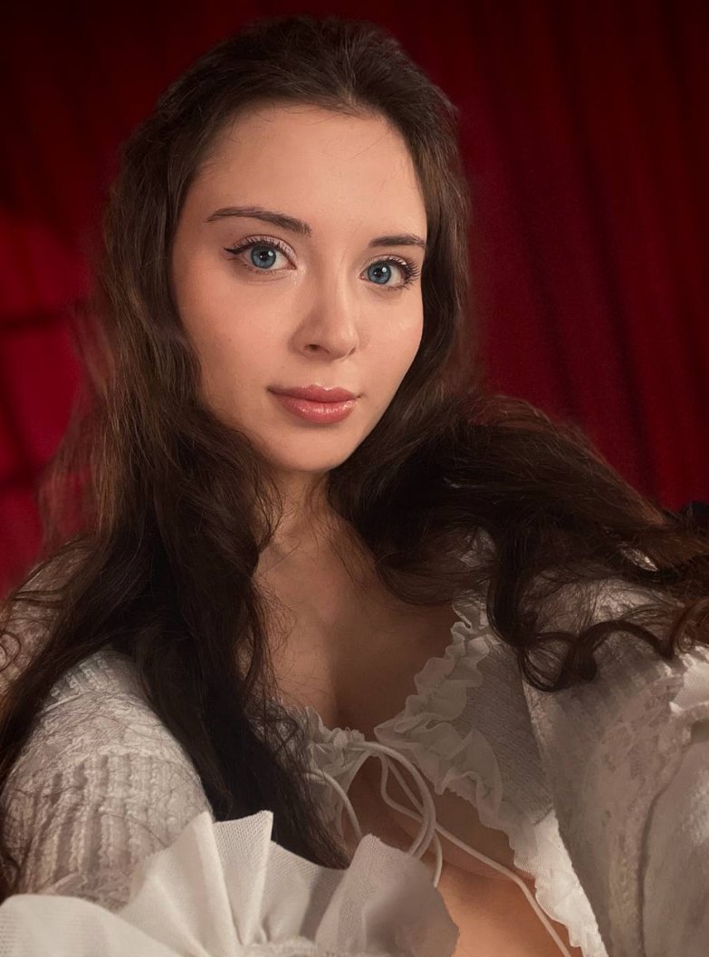 KittyCaitlin tweet media
