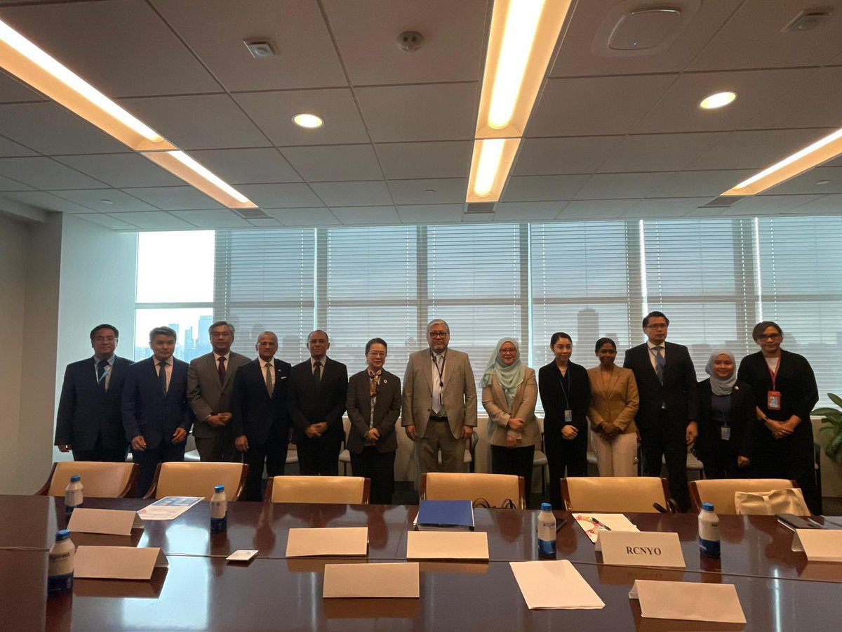 asean_ny's tweet photo. ASEAN Permanent Representatives to the United Nations in New York met with Ms. Armida Salsiah Alisjahbana, United Nations Under-Secretary-General and Executive Secretary of @UNESCAP, at the United Nations headquarters. https://t.co/2VeIsN5zC0