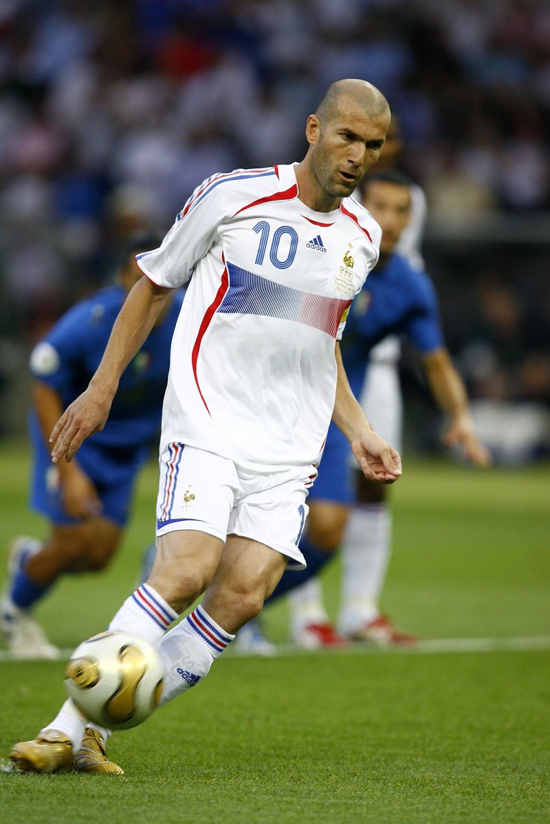 Footballtweet's tweet photo. 📅 On this day, exactly 20 years ago, Italy won the World Cup after a penalty shoot-out against France.

But the game will forever be remembered for Zinedine Zidane's moment of magic and moment of madness.

His Panenka penalty and his head-butt on Marco Materazzi. 🇮🇹🇫🇷

🗣️ Zidane: "I want to ask forgiveness from all the children who watched that. There was no excuse for it."