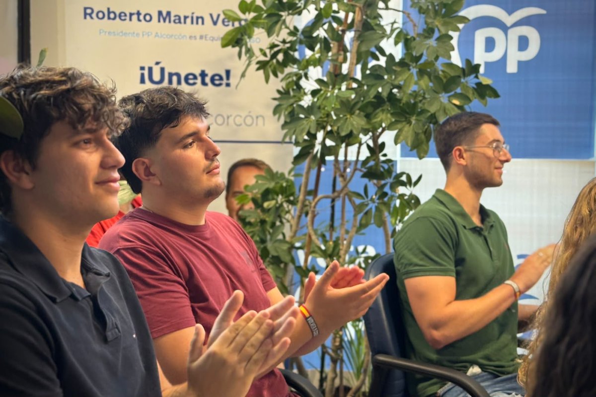 ppAlcorcon's tweet photo. 🔵 Comité del PP de Alcorcón

Con más ilusión y fuerza que nunca, seguimos trabajando para que Roberto Marín Vergara sea el próximo alcalde de Alcorcón.

Un equipo unido, preparado y listo para ser el gobierno que Alcorcón necesita. 💙 https://t.co/kJNg8gc85Y