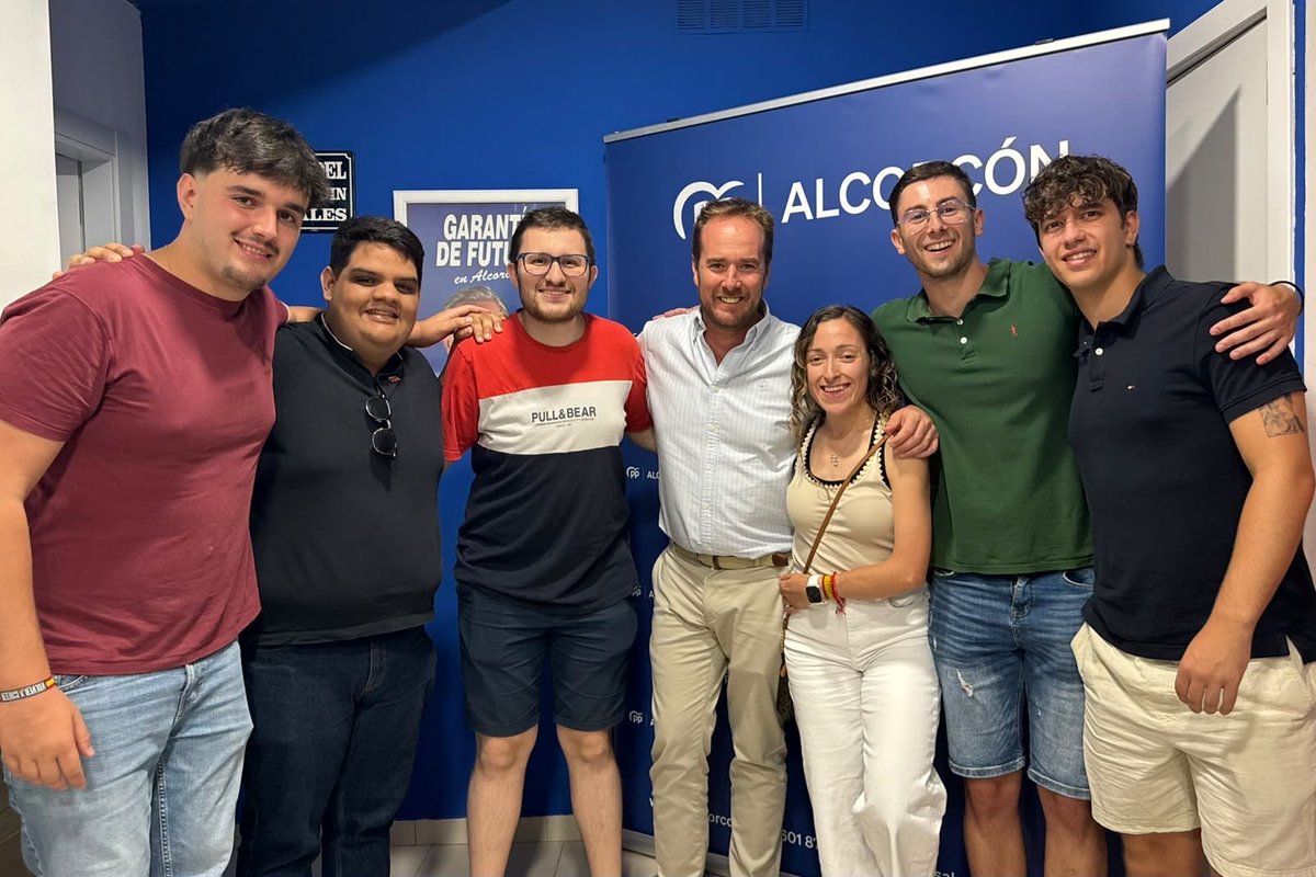 ppAlcorcon's tweet photo. 🔵 Comité del PP de Alcorcón

Con más ilusión y fuerza que nunca, seguimos trabajando para que Roberto Marín Vergara sea el próximo alcalde de Alcorcón.

Un equipo unido, preparado y listo para ser el gobierno que Alcorcón necesita. 💙 https://t.co/kJNg8gc85Y