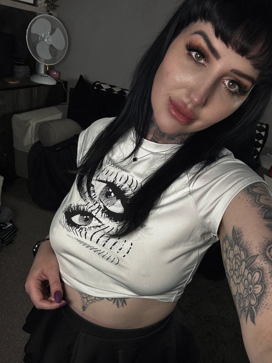 RvsKyla's tweet photo. Hello dear..., down here💋❤️ https://t.co/ONAPCALu9D