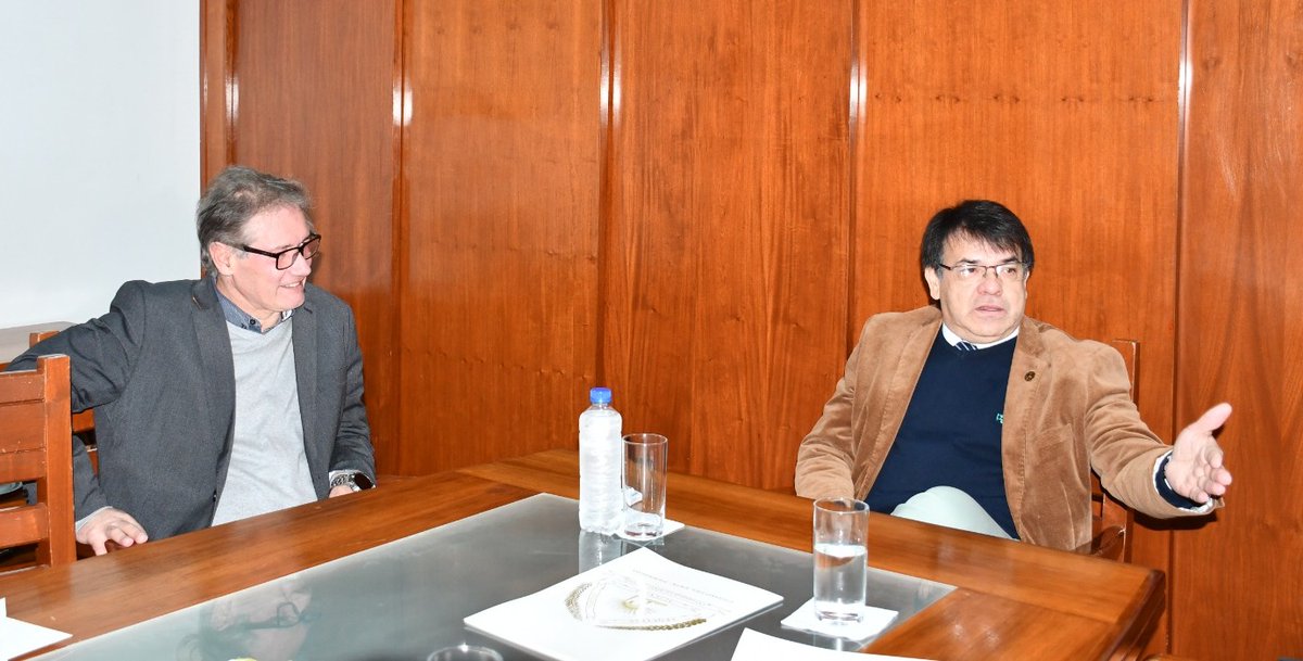 udeleste's tweet photo. El Prof. Ing. Agr. José Sánchez Martínez, Rector de la Universidad Nacional del Este (UNE), recibió al Prof. Dr. Rafael Mattiello, Asesor Jefe de la Oficina de Relaciones Internacionales y Postgrado de la Universidade Estadual do Oeste do Paraná – UNIOESTE, Brasil. https://t.co/9BaXDYQyjM
