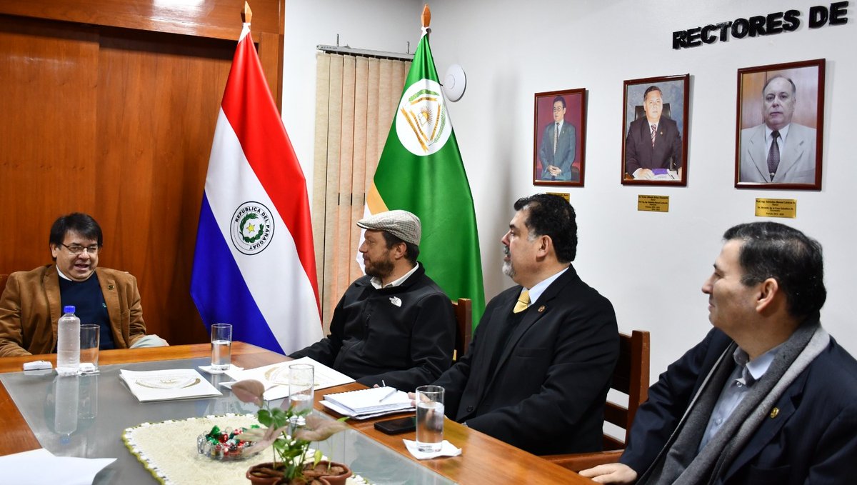 udeleste's tweet photo. El Prof. Ing. Agr. José Sánchez Martínez, Rector de la Universidad Nacional del Este (UNE), recibió al Prof. Dr. Rafael Mattiello, Asesor Jefe de la Oficina de Relaciones Internacionales y Postgrado de la Universidade Estadual do Oeste do Paraná – UNIOESTE, Brasil. https://t.co/9BaXDYQyjM