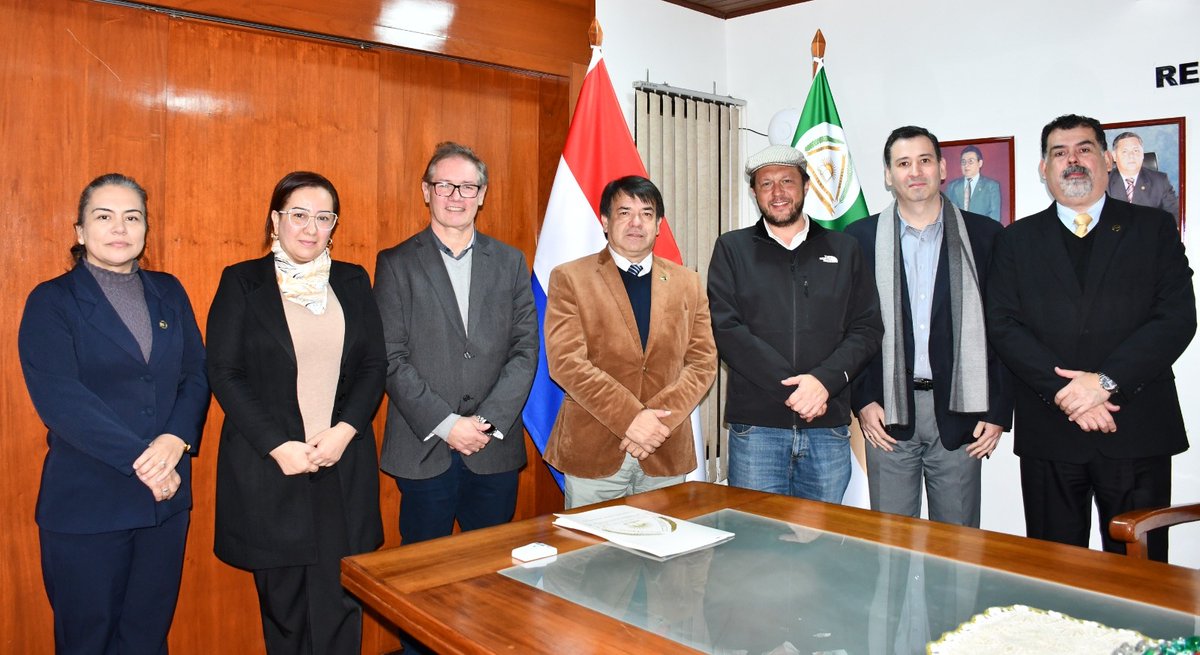udeleste's tweet photo. El Prof. Ing. Agr. José Sánchez Martínez, Rector de la Universidad Nacional del Este (UNE), recibió al Prof. Dr. Rafael Mattiello, Asesor Jefe de la Oficina de Relaciones Internacionales y Postgrado de la Universidade Estadual do Oeste do Paraná – UNIOESTE, Brasil. https://t.co/9BaXDYQyjM