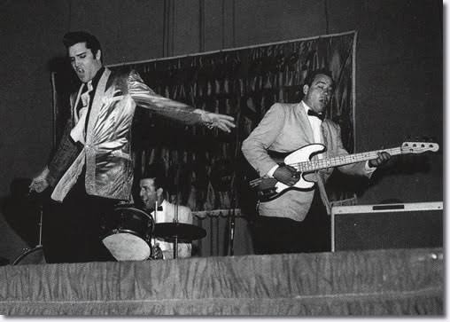 _vive1021's tweet photo. #MusicVibes | Un día como hoy de 1957, Elvis Presley llegó al número uno de las listas Billboard con "Teddy Bear"; permaneció en la cima durante 7 semanas. Más datos, te esperamos en https://t.co/VyN9Me747W y 102.1 FM. #ViveFM #102Uno https://t.co/9IWKDco316