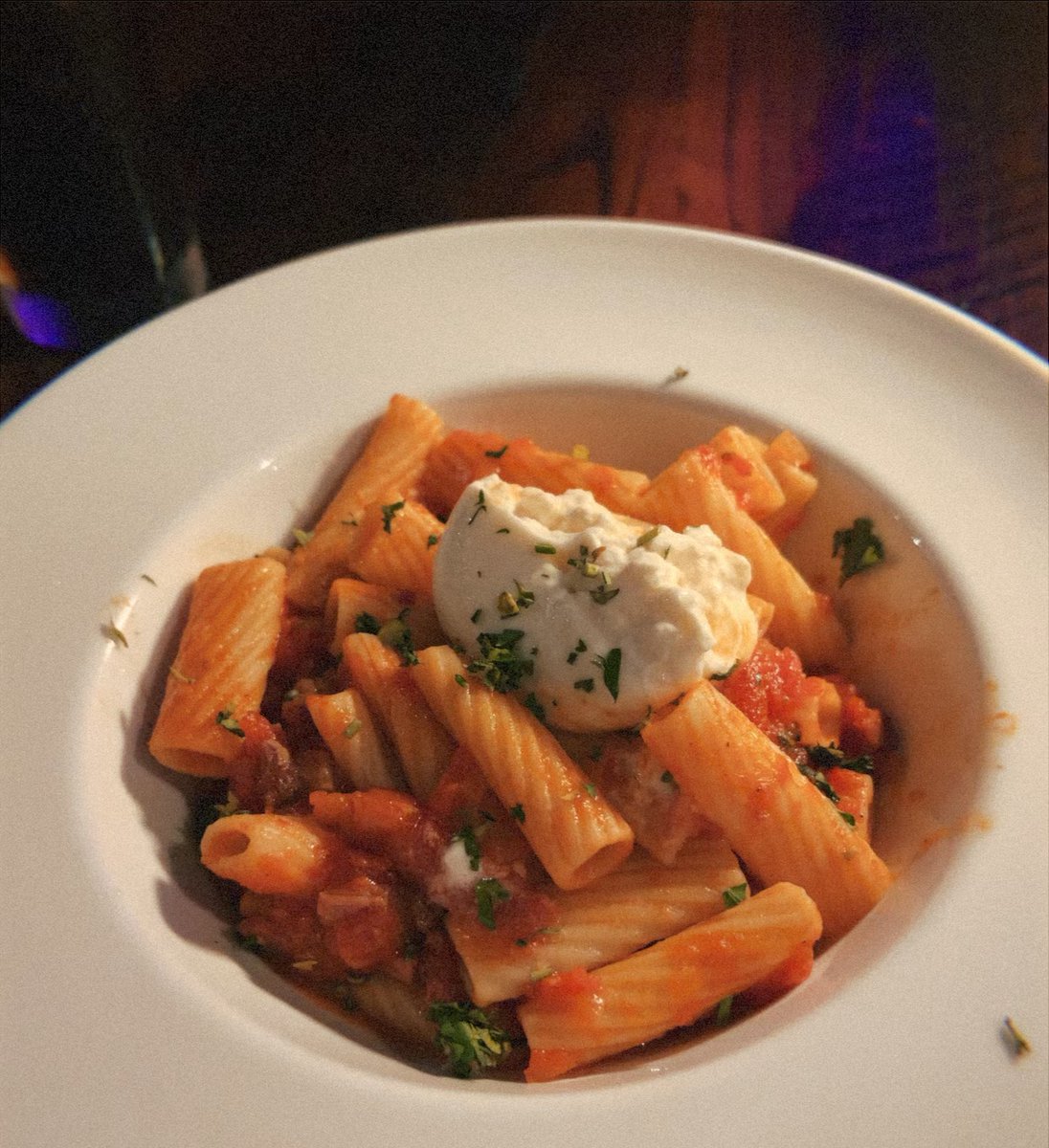 CookElite_com's tweet photo. Creamy Tomato Rigatoni with Burrata

Rich tomato sauce. Creamy burrata. Perfectly cooked rigatoni that soaks up every bite.

Simple ingredients, unforgettable flavor.

Would you order this or share it? Tell me below. https://t.co/cgmHo1DsG0