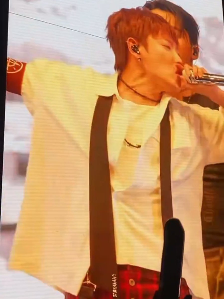 aveihwa's tweet photo. HONGJOONG's NECK👹 https://t.co/VLHmqw1zzM