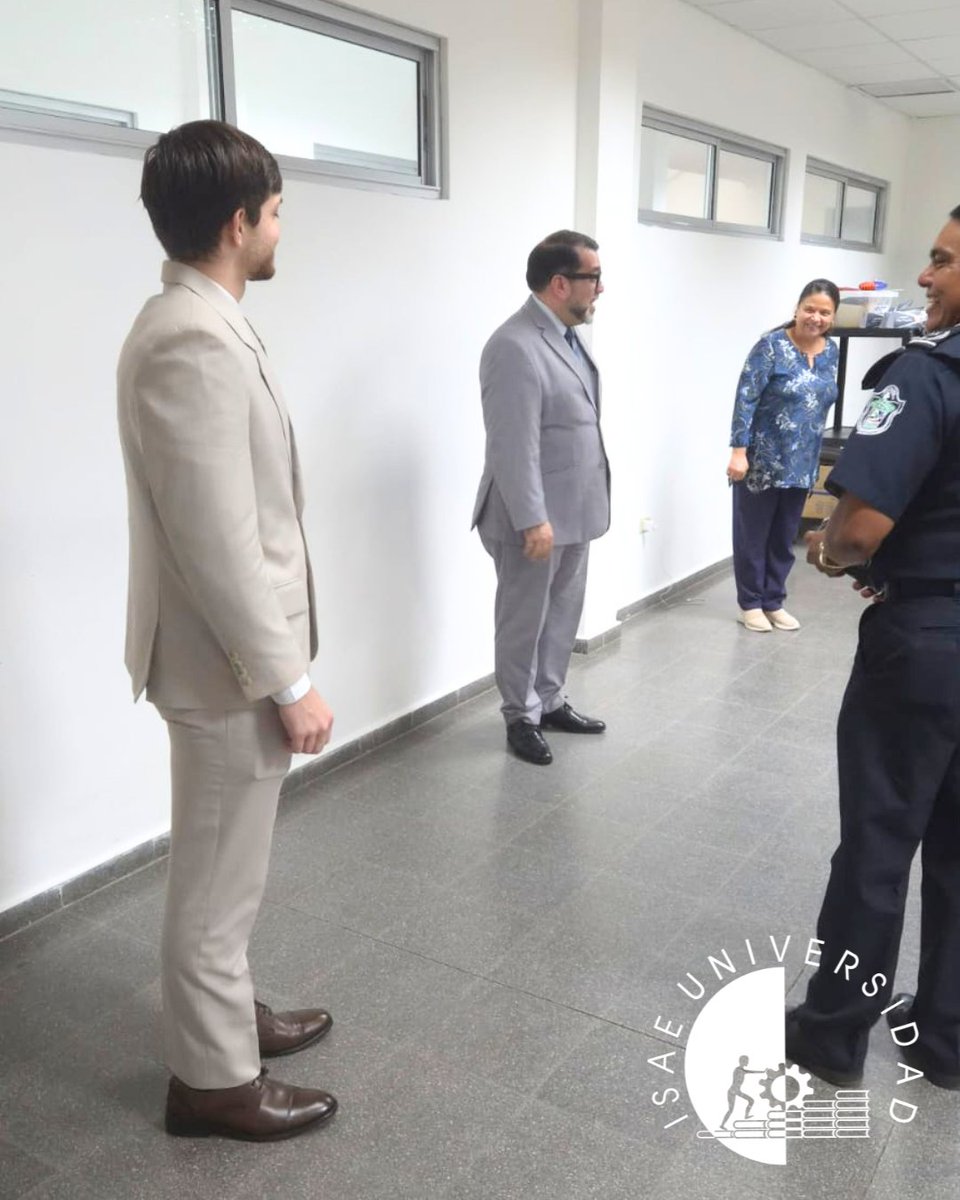 ISAEUniversidad's tweet photo. El rector de ISAE Universidad, Dr. Gustavo Mizraim González, realizó visita protocolar al Ministerio de Seguridad Pública para fortalecer la cooperación interinstitucional. 

Lee la nota completa aquí:  
https://t.co/HfUowOSMMj https://t.co/HPljR5Zsxn