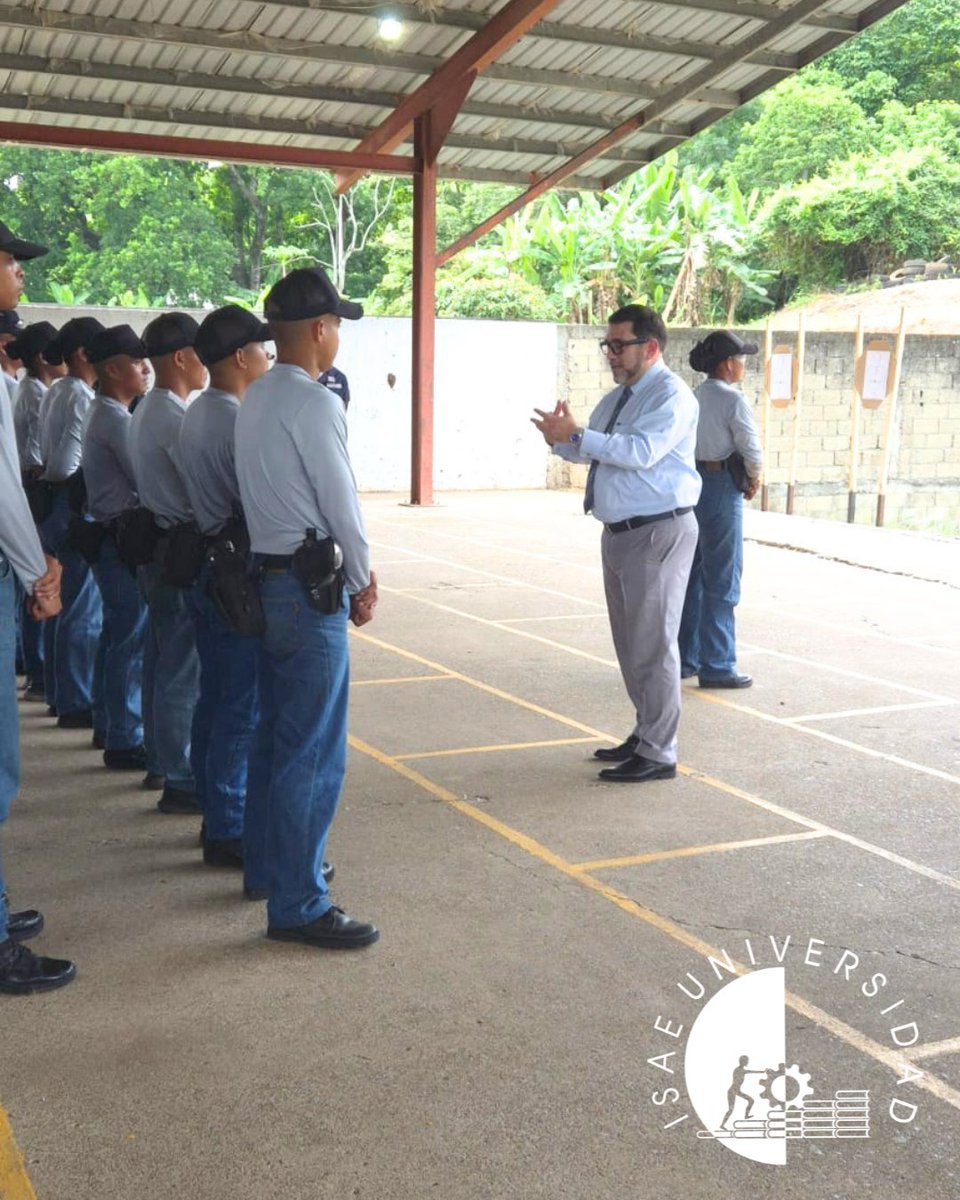 ISAEUniversidad's tweet photo. El rector de ISAE Universidad, Dr. Gustavo Mizraim González, realizó visita protocolar al Ministerio de Seguridad Pública para fortalecer la cooperación interinstitucional. 

Lee la nota completa aquí:  
https://t.co/HfUowOSMMj https://t.co/HPljR5Zsxn
