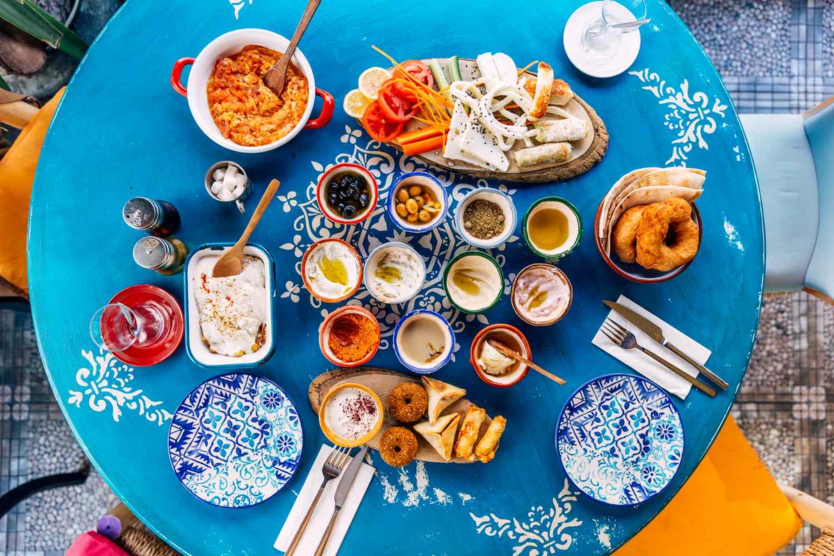 REDETplataforma's tweet photo. Culinary Forecast 2026

What can we expect on restaurant menus in 2026? Flavors, dishes, and experiences that take us out of the “day-to-day” and transport us somewhere, sometime, or both—without breaking the bank.

Download the report here: https://t.co/WFA6vdgzbV

#trends https://t.co/3owvXrNikN