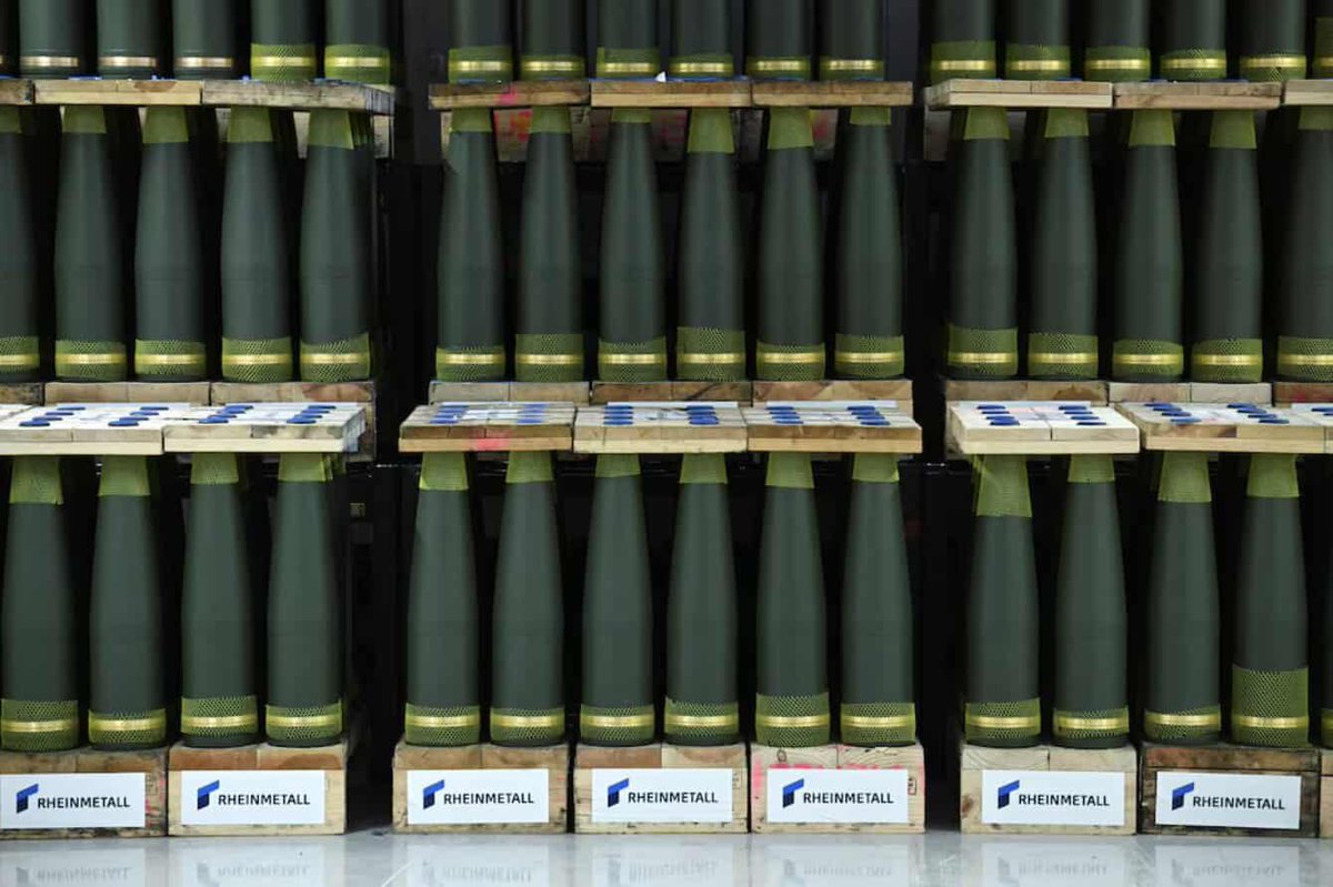 front_ukrainian's tweet photo. ❗️An unnamed NATO country has ordered a batch of 155 mm artillery shells and propellant charges from the German defence giant Rheinmetall for Ukraine.
The contract is worth a two-digit million euro sum and covers the delivery of several thousand rounds. https://t.co/ucLviYVRMl