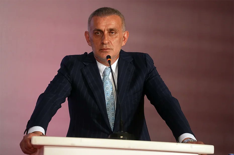forzacimbom's tweet photo. Haluk Yürekli: "İbrahim Hacıosmanoğlu geçmişte söylediği laflar sebebi için Ali Koç’a kararlarıyla diyet ödemişti. Sanırım sıra Aziz Yıldırım’da! 6 milyar limiti, 22 yabancısı olan Fenerbahçe geniş geniş hamleler yapıyor! Hayırdır TFF?" https://t.co/tL6GdFvgsd