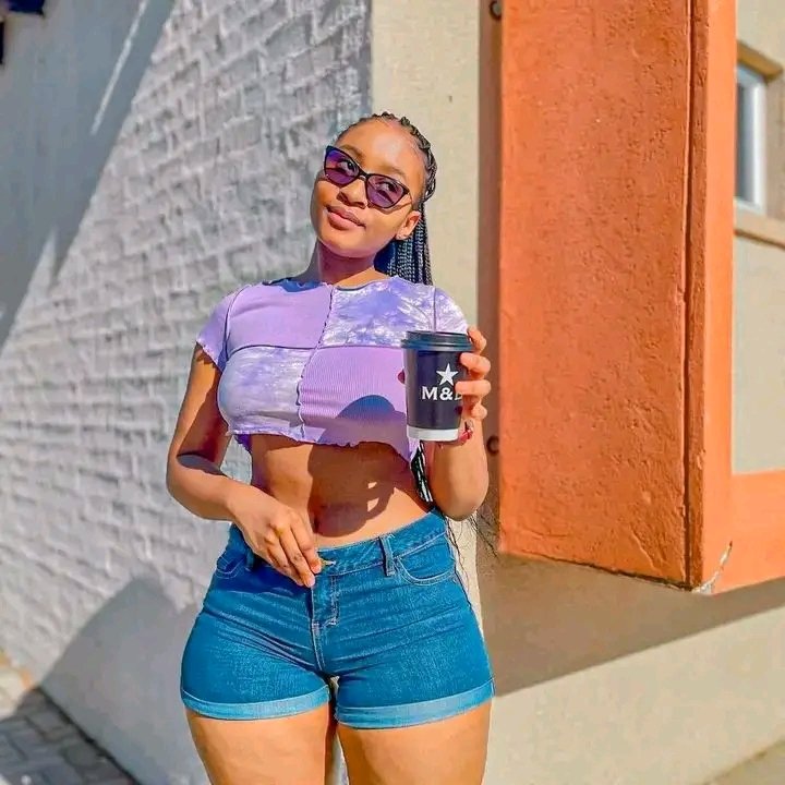 ImuseDaniel's tweet photo. Give her a name 🤌

Would you follow her ? 🙄 https://t.co/W5M53mw8jz