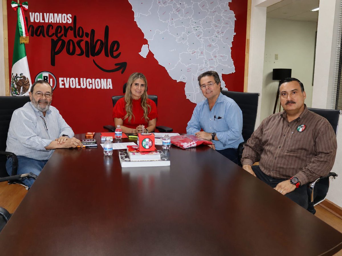 SoteloRodrigo's tweet photo. El “ingeniero” Eduardo Bours se reunió con @huatalupe para ayudarle a hacer que regresen al PRI los que se fueron decepcionados.

A Bours se le reconoce que no se esconde y que libró todo proceso legal, pero hoy amaneció rematado de mamón.

¿Qué le motiva o qué le hace pensar que en estos tiempos ya transformados se requiere su participación? 

Suponer que alguien extraña al PRI, habla de la soberbia del rico que nunca pudo hacer política.