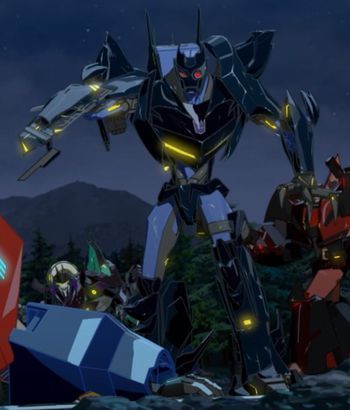 anth1llmunch3r's tweet photo. @anafer_V Shadelock x Bumblebee perhaps 🥹 (shadelock appeared for like...3 episodes 😔🫰)
This man https://t.co/Ge2b59Zr9c