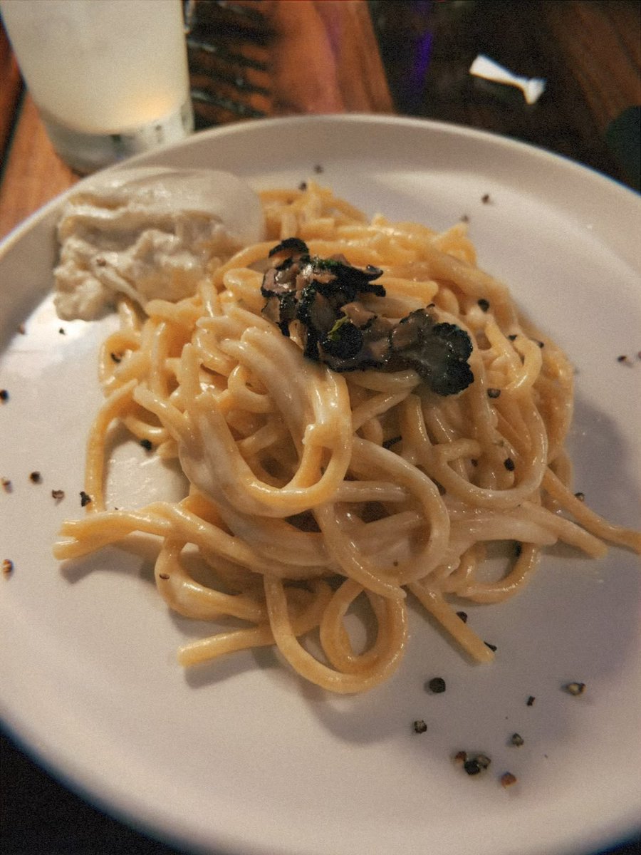 CookElite_com's tweet photo. One bite, and you'll understand the hype.

Creamy, rich, and finished with black truffle—this is the kind of pasta that makes you slow down and enjoy every bite.

Simple ingredients. Big flavor. Pure comfort on a plate.

Would you order this for dinner? Let me know below. https://t.co/7ucPR76HcY