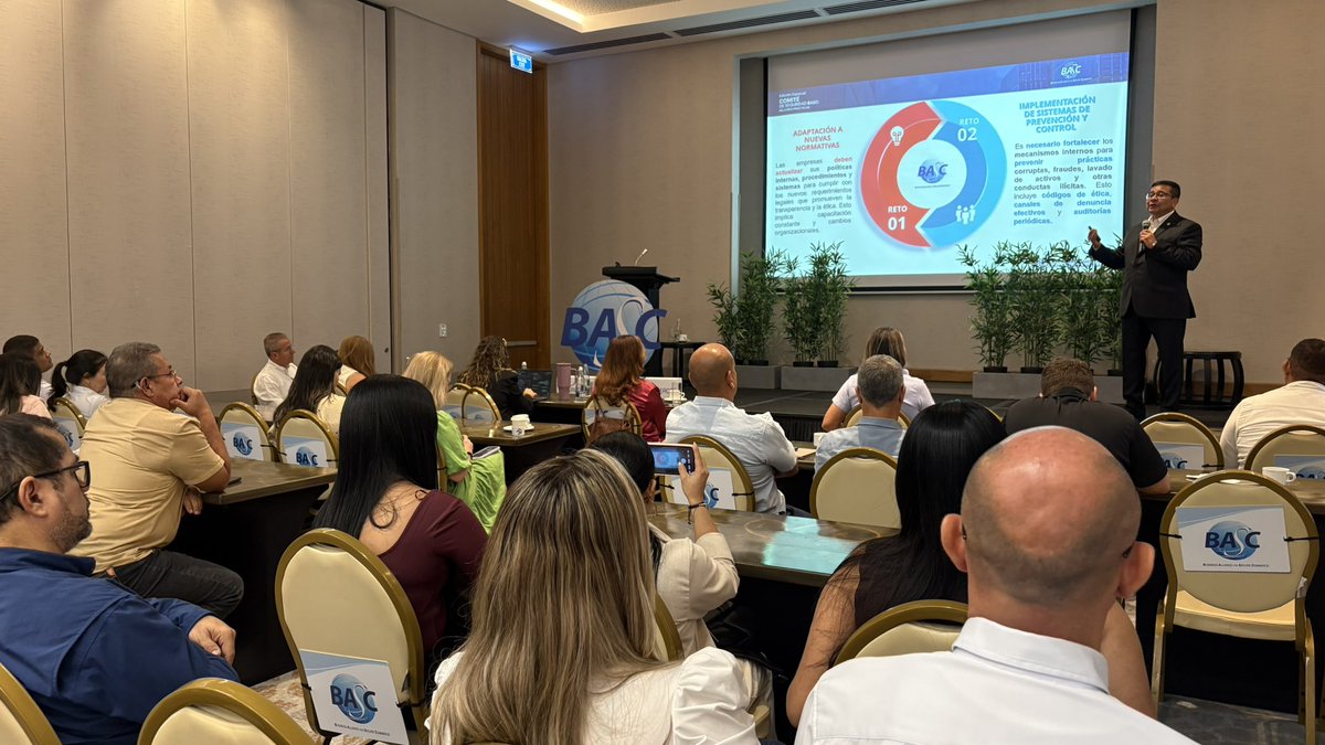 bascbquilla's tweet photo. ¡Gracias por hacer posible nuestro #ComitéDeSeguridad!
Expresamos nuestro sincero agradecimiento a los panelistas de la @DIANColombia
@MinTransporteCo, #POLFA, @PoliciaAntiNar y #OML; a nuestro conferencista Carlos Boshell, a @BascColombia y a todas las empresas asistentes. https://t.co/K1v9RkagEn