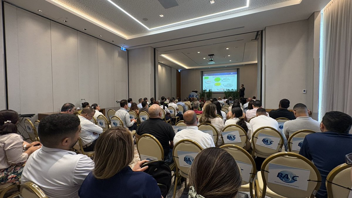 bascbquilla's tweet photo. ¡Gracias por hacer posible nuestro #ComitéDeSeguridad!
Expresamos nuestro sincero agradecimiento a los panelistas de la @DIANColombia
@MinTransporteCo, #POLFA, @PoliciaAntiNar y #OML; a nuestro conferencista Carlos Boshell, a @BascColombia y a todas las empresas asistentes. https://t.co/K1v9RkagEn