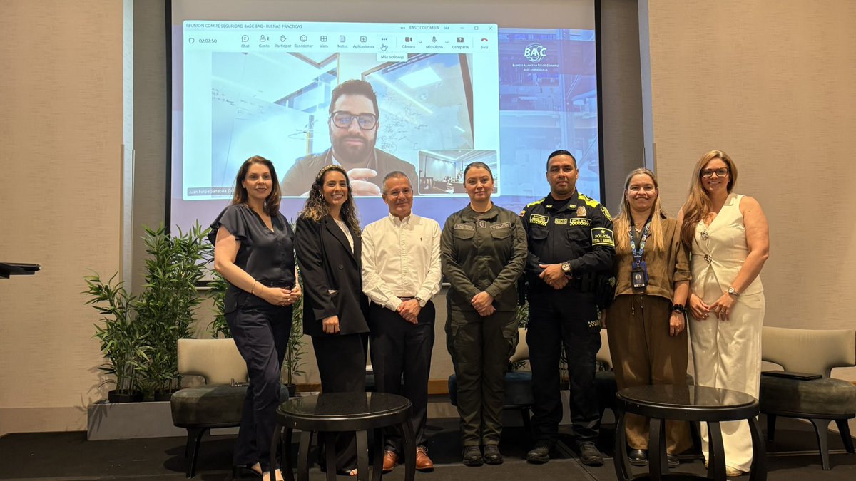 bascbquilla's tweet photo. ¡Gracias por hacer posible nuestro #ComitéDeSeguridad!
Expresamos nuestro sincero agradecimiento a los panelistas de la @DIANColombia
@MinTransporteCo, #POLFA, @PoliciaAntiNar y #OML; a nuestro conferencista Carlos Boshell, a @BascColombia y a todas las empresas asistentes. https://t.co/K1v9RkagEn