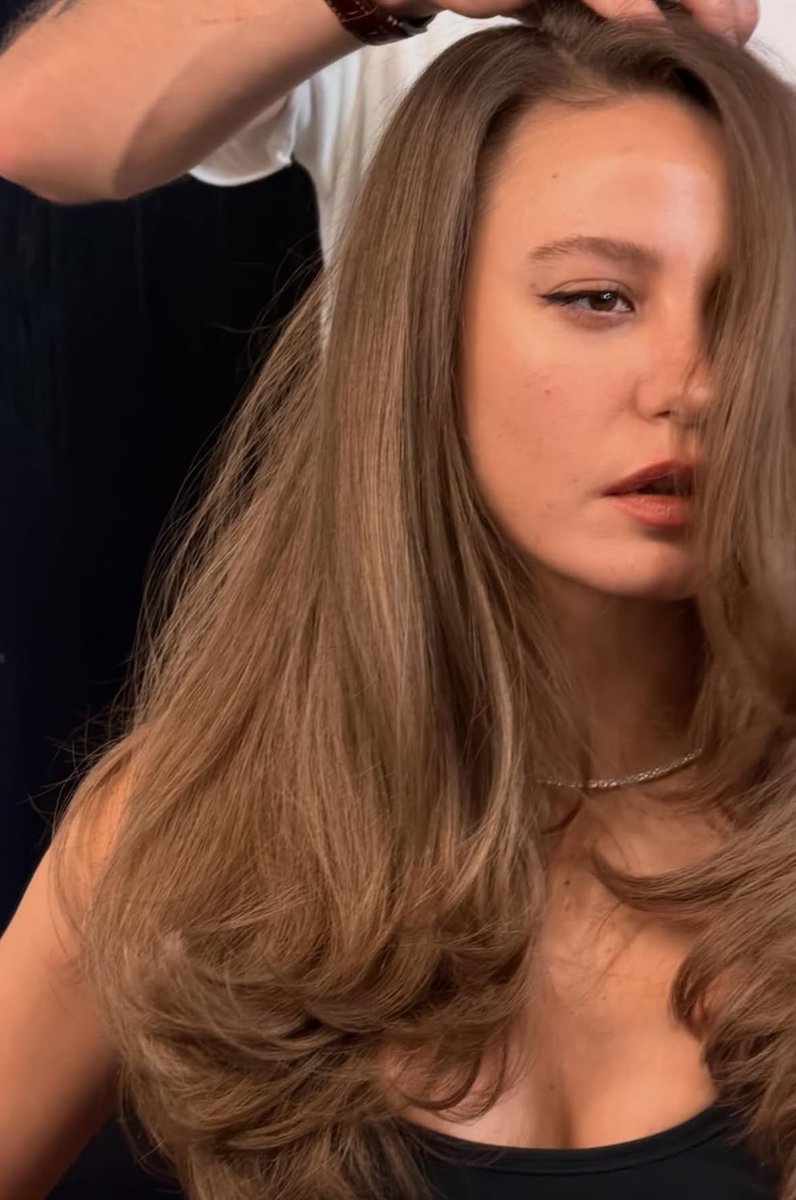 monsetmare's tweet photo. Kızlar aşk istemiyor serenay sarıkaya’nın saçları gibi saçlara sahip olmak istiyor https://t.co/ybobVVjq3i