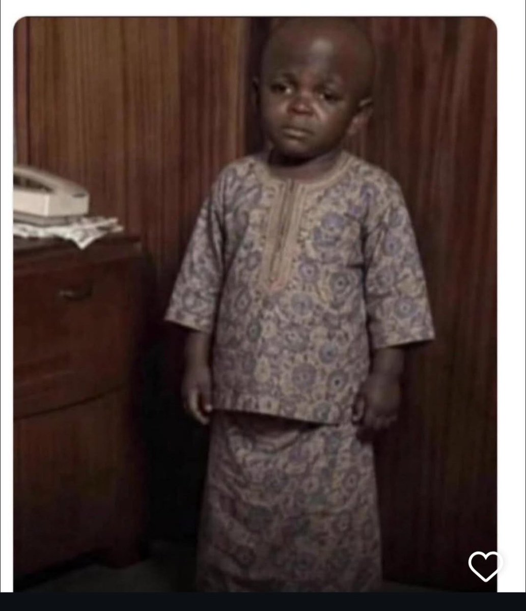 imclassicvelly's tweet photo. @theberneese Ghanaian receiving giveaway after getting knocked out of the FIFA World cup https://t.co/wZEUqeF97F