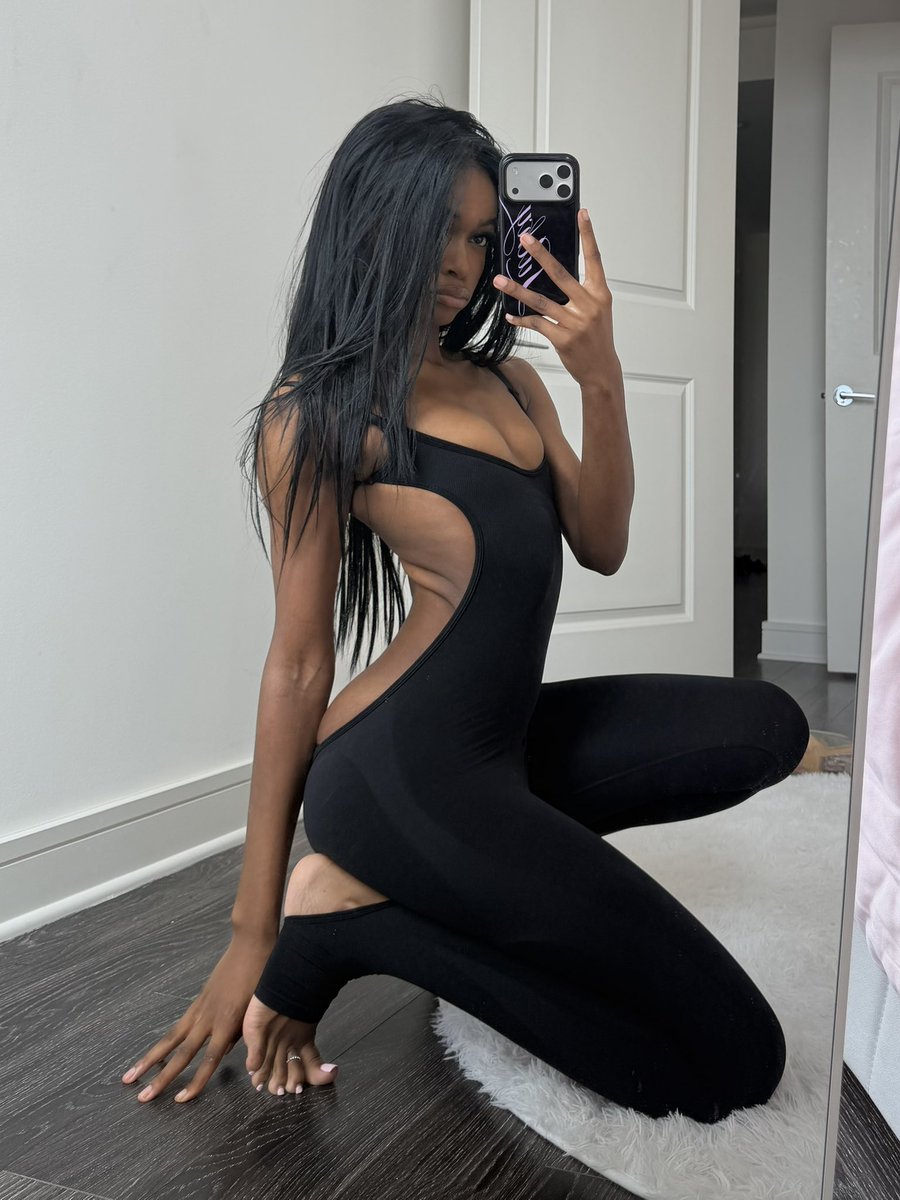 finsupermodel's tweet photo. Only getting hotter and richer https://t.co/rIyYo8jqve