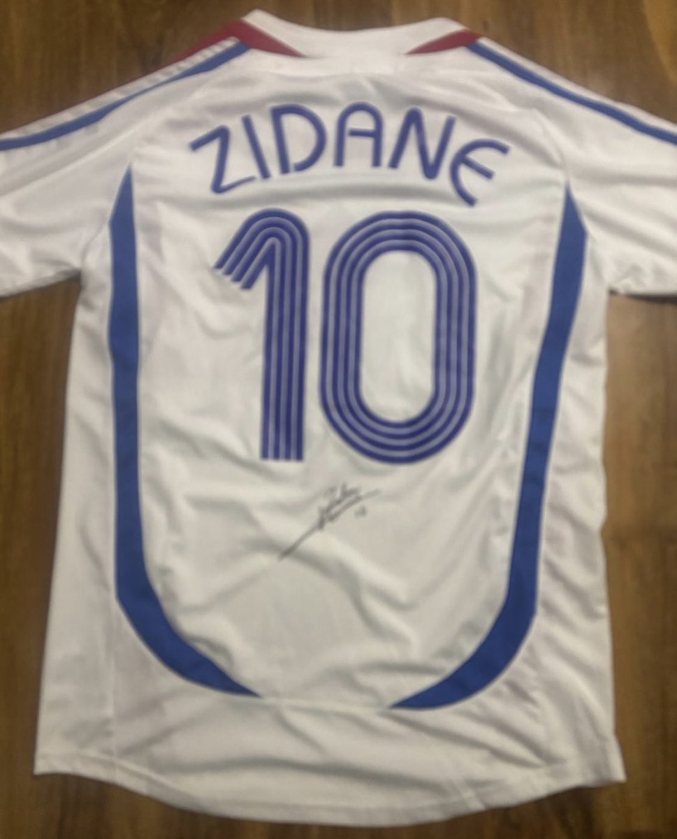 _ROMemorabilia_'s tweet photo. If Kylian Mbappe scores 1st in the World Cup game between France 🇫🇷 and Morocco 🇲🇦 on Thursday then one very lucky person will win the signed Zidane World Cup shirt 🍀 

Retweet this ✅ 
Follow us ✅ 
Retweet our pinned tweet ✅ https://t.co/pQnenpbgwd