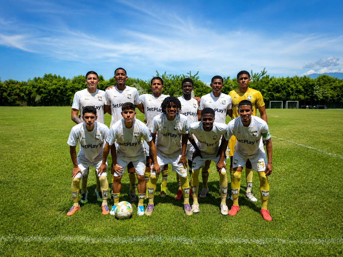 AtleticoFCSA's tweet photo. #AtléticoFC ☀️
🏆 #Difutbol | ⚽ #Sub20 | 📆 #Fecha8
⚔️🔥 ¡Se mantiene en la senda de la victoria! 💛💙
Nuestro @AtleticoFCSA venció 3-0 a Julián Vásquez en condición de visitante.
⚽ Luis Daniel Landázuri (4')
⚽ Juan David Noya (51')
⚽ Samuel Copete (75')
💪 ¡Seguimos sumando! https://t.co/8IIZXGvx2p