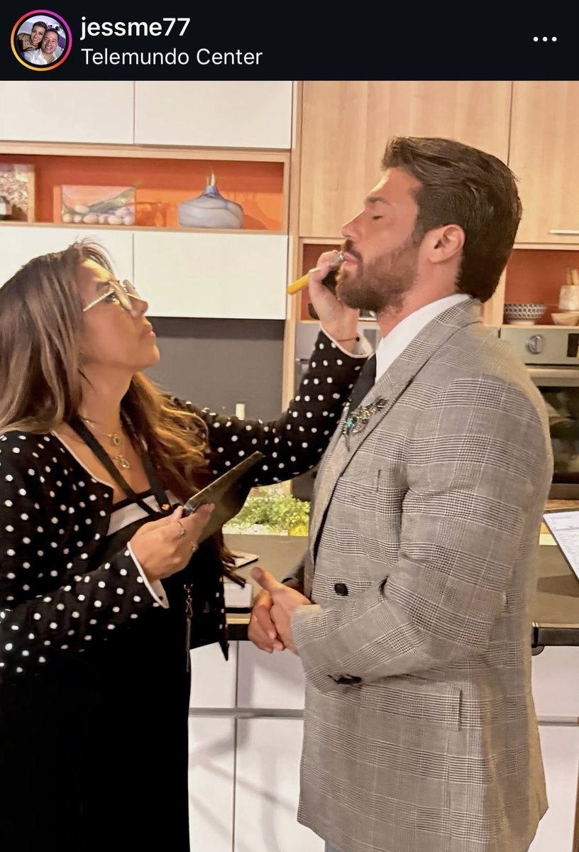 Nunzia83597019's tweet photo. Igs @canyaman 
reposta @jessme77

Ultimi tocchi a #Turco ora a @encasacontelemundo @canyaman

#CanYaman
#ElTurco 
💥💥💥 https://t.co/ZrMx7bkEgD