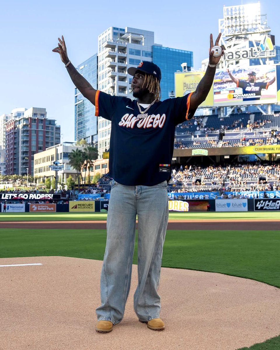 Novaakan3's tweet photo. San Diego, thank you for always believing in me. I’ll forever be proud to call this city home and a proud Morse High School alum. Thank you to the Padres for this unforgettable moment 💛🤎 @Padres https://t.co/QbbZAYvExP