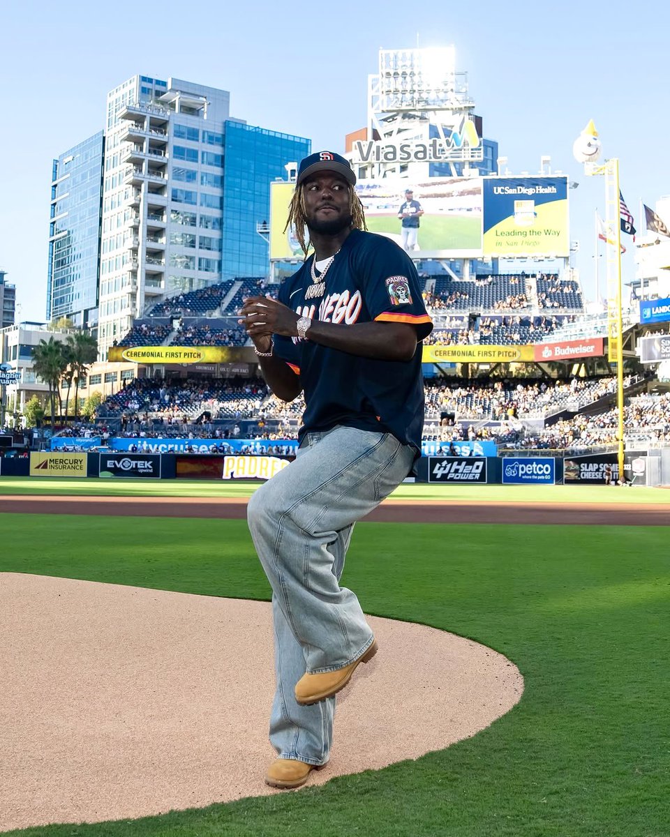 Novaakan3's tweet photo. San Diego, thank you for always believing in me. I’ll forever be proud to call this city home and a proud Morse High School alum. Thank you to the Padres for this unforgettable moment 💛🤎 @Padres https://t.co/QbbZAYvExP