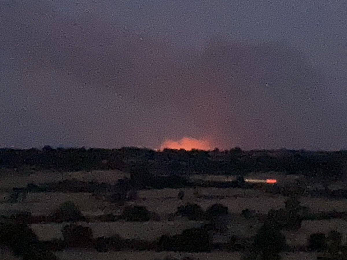 jordiprat2's tweet photo. Foc vist des de Tarroja de Segarra , no se on pt ser, miran cap a Guimerà o Verdu #ElTemps3Cat @SoniaPapell @gemmapuigf @TempsCatalunya @eltemps_rtve @mauri_francesc @SergiLoras @Turisme_Segarra @SomSegarra @P4Estacions @XFreixes @climadelleida @SEGREcom @LaManyanacat https://t.co/hNIDHOygbJ