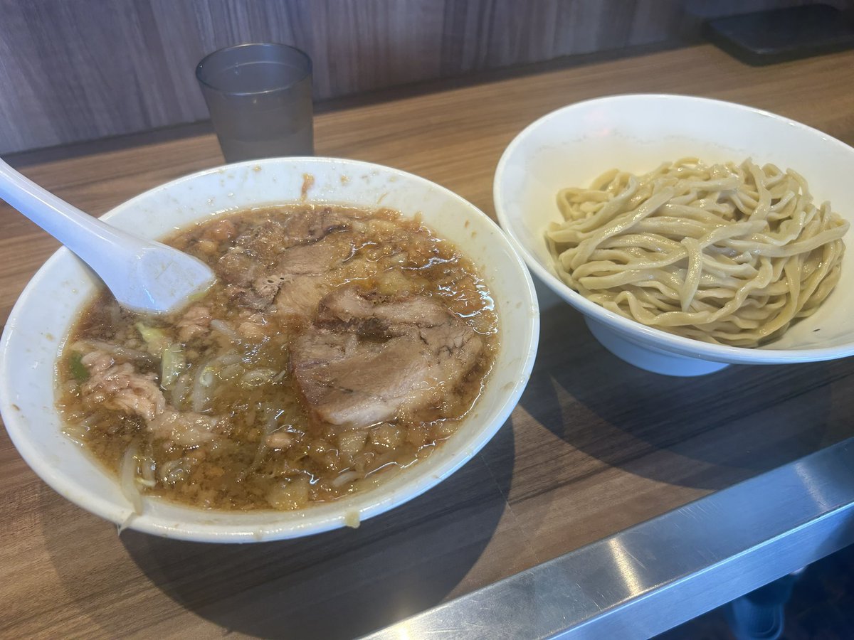 fujiken_HC's tweet photo. #ラーメン菊

殺ってきましたー
300g  ラーメン味

昼二郎は、午後の仕事に障害発生！（笑）
美味しすぎて速攻完食���️
400gにすればよかた😭
又、生きます🙌🏾
〆は、黒です🐦‍⬛

ご馳走さまでした〜 https://t.co/HceuzwSeUE