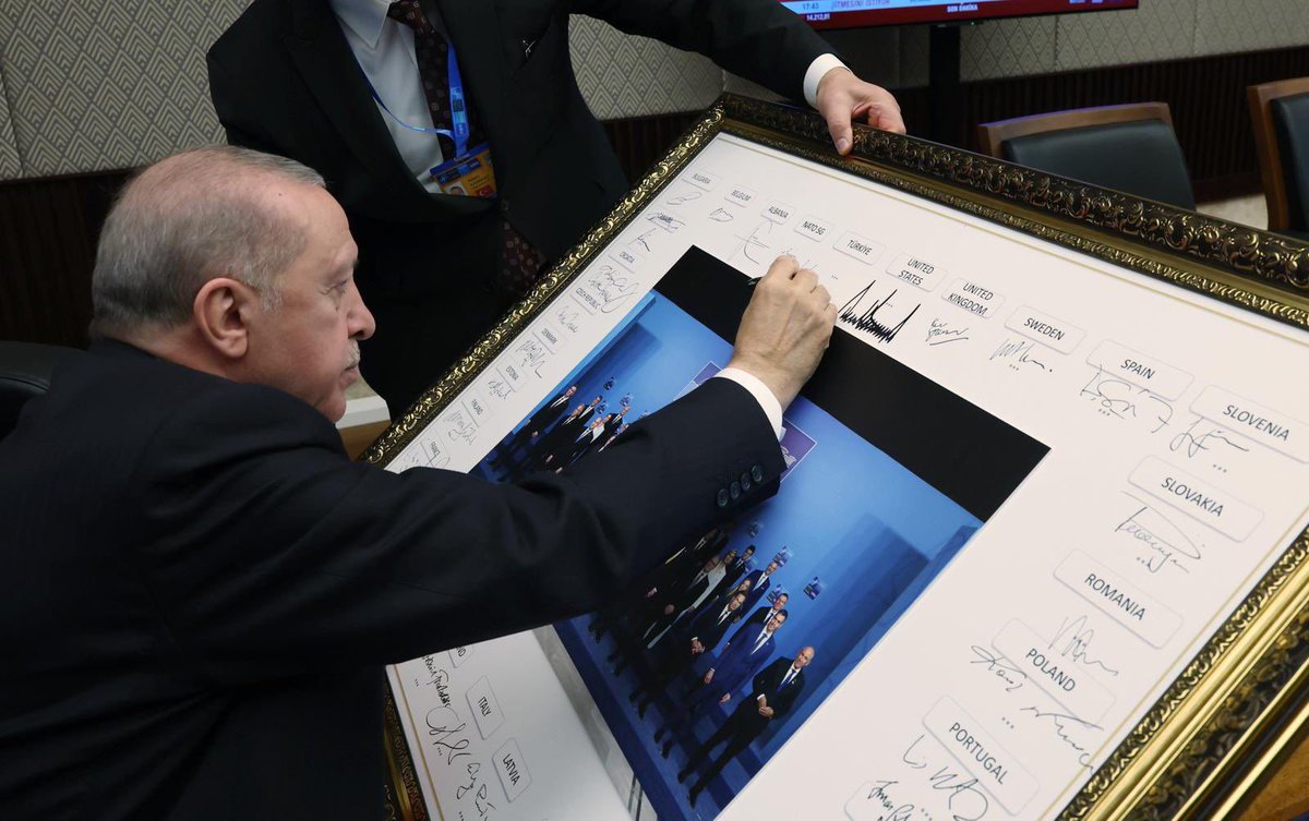 KayaZeydin's tweet photo. Küresel merkez TÜRKİYE.
Küresel lider @RTErdogan. 

Türkiye Yüzyılı vizyonuyla; 
güçlü diplomasi, 
güçlü irade, 
güçlü TÜRKİYE.🇹🇷 

@RTErdogan
@Akparti
@abuyukgumus
@MustafaAlkayis
@byildiz63 https://t.co/3Oal9X3RWG