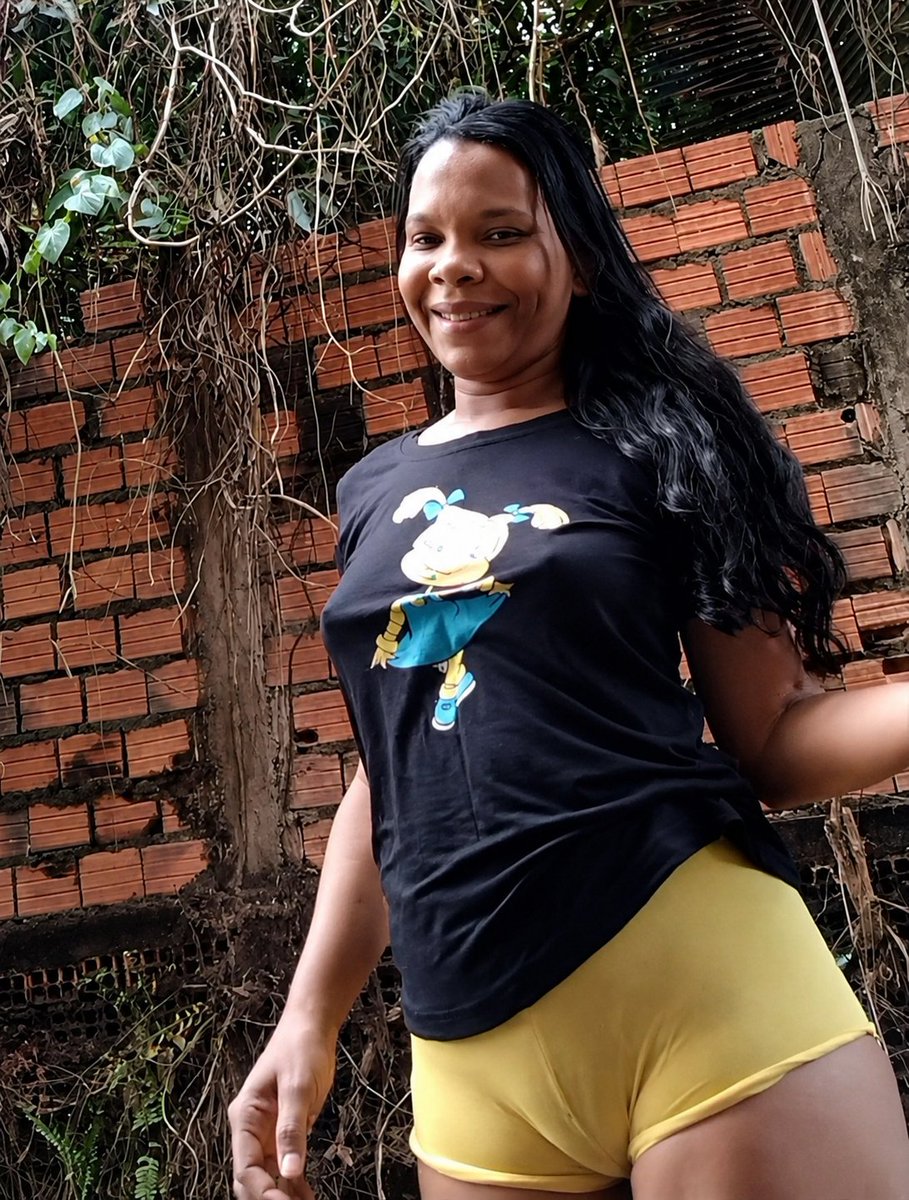 EExibir's tweet photo. Putinha  tem uma buceta enorme essa tem todo o potencial para ser mulher de corno manso https://t.co/Jo5GA2iAEI