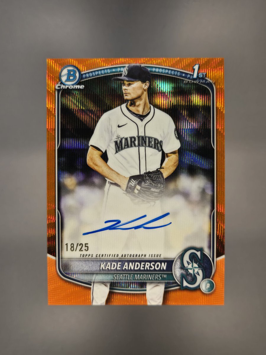 1stChromeGems's tweet photo. #KadeAnderson Orange Wave Auto. 2325 shipped but open to offers. Retweets appreciated. #bowman #topps @Mariners https://t.co/Ox3VmRmYVt