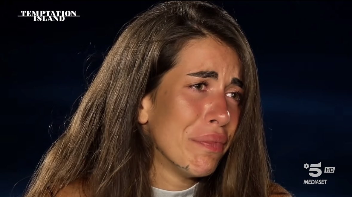ansia_totale's tweet photo. Ogni volta che inquadrano Alessandra il mio cervello si focalizza solo su quel tatuaggio che le esce sul mento

#TemptationIsland https://t.co/MyITwTZ37E