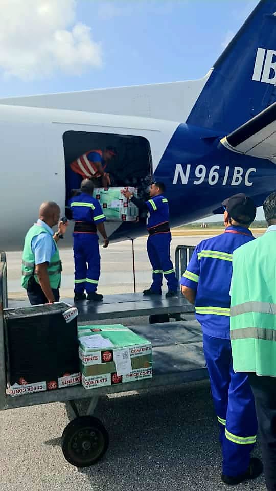rlicea_mojena's tweet photo. Aterrizó el primer vuelo. La #IslaDeLaJuventud ya está conectada. Hoy, 8 de julio, el vuelo inaugural de carga tocó suelo pinero. No es solo un hito aéreo: es el nacimiento de un corredor logístico completo, con frecuencia semanal asegurada hacia territorio pinero #SentirPinero https://t.co/5f76wrOH5A