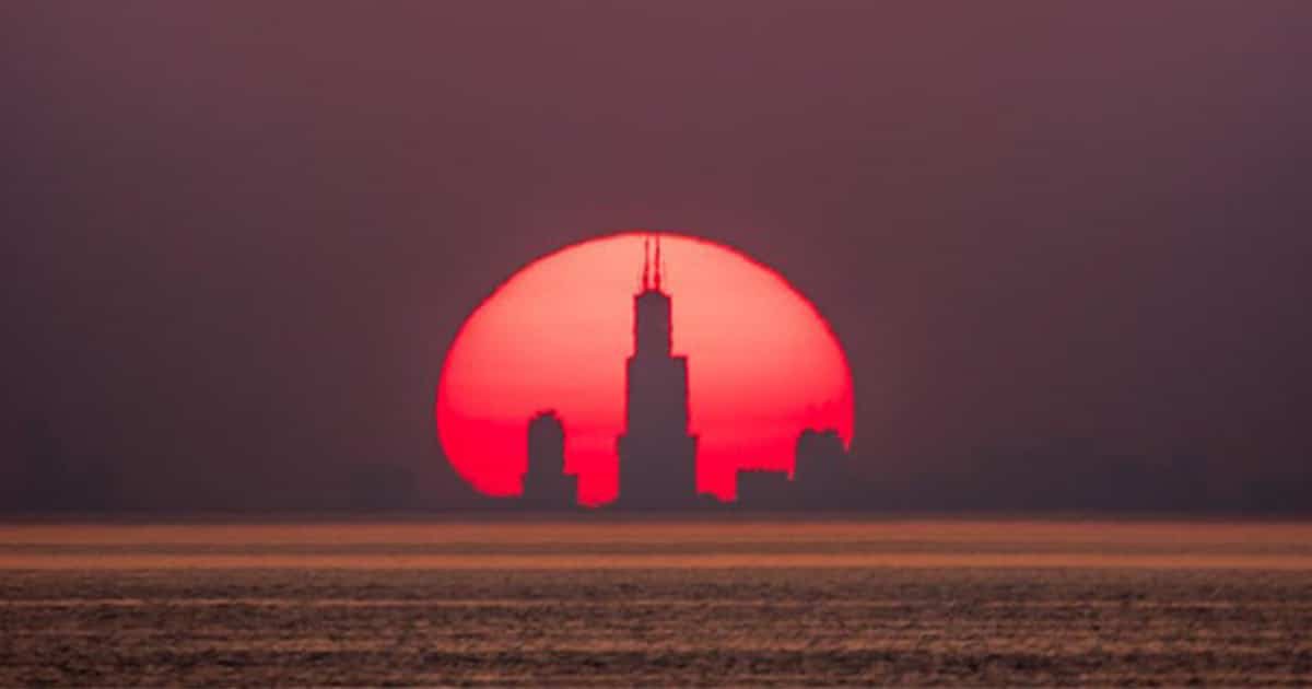 north0fnorth's tweet photo. please i am begging people to stop reposting the shitty ai upscaled version of this view over pictures of it taken by actual photographers (lynda myszkowski, angie mcmonigal, barry butler, rafi wilkinson)

the skyline is so much more grandiose than the ai version makes it seem! https://t.co/mh0DYonNaI