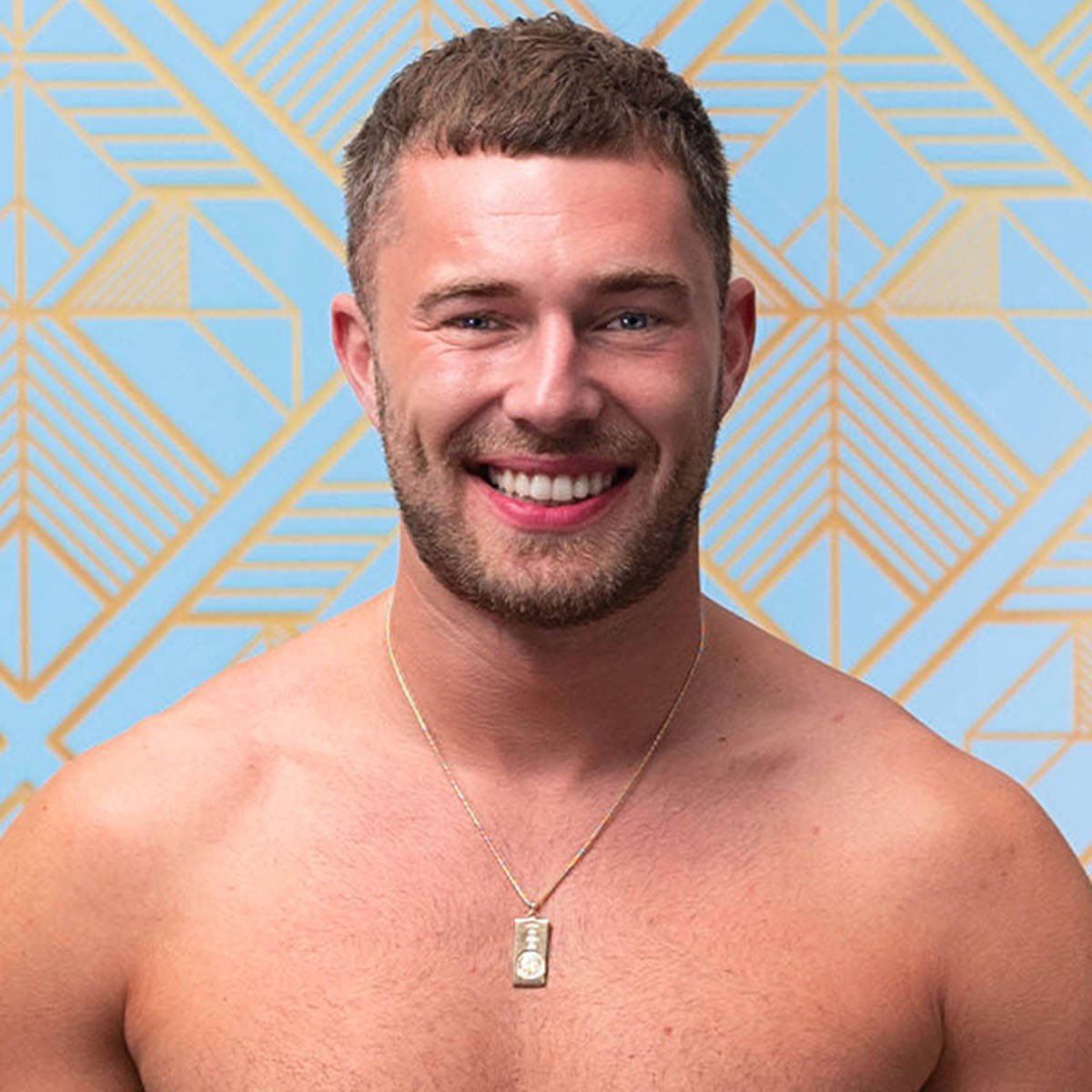 Holliaietan's tweet photo. Julia if a coffee in the morning is what you’re after do I have the man for you #LoveIsland #LoveIslandUK https://t.co/oFHaXwpPux