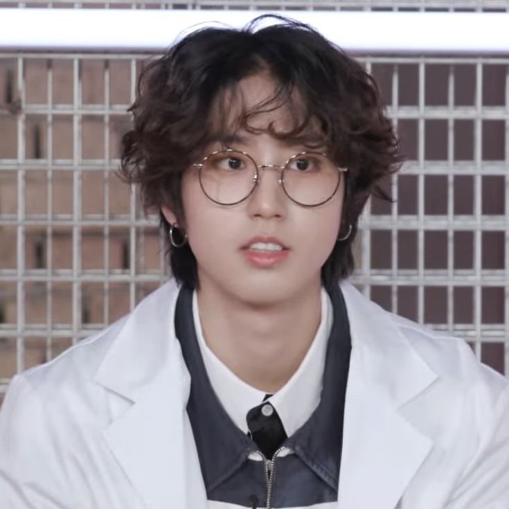 hannieaee's tweet photo. i miss long hair han jisung https://t.co/0pibTehQno