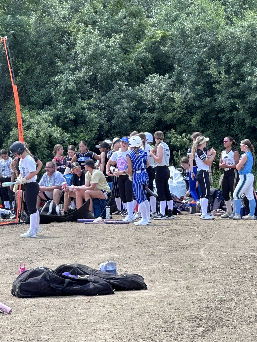 AlyssaAgbuya's tweet photo. What a great time I had at the Oakland University softball camp! Thank you coaches @chris_stelma and @tayturner419 for the opportunity and all your instruction. I look forward to seeing you again in the future. #gamedaysportscenter #oberlin https://t.co/uyQbappNjk